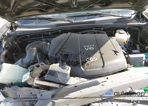 2010 Toyota Tacoma Base V6 z USA, uszkodzony, nr VIN 3TMLU4EN2AM043993